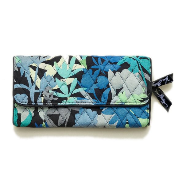 Vera Bradley Camofloral Trifold Wallet Quilted – Pre-Owned - Picture 1 of 4